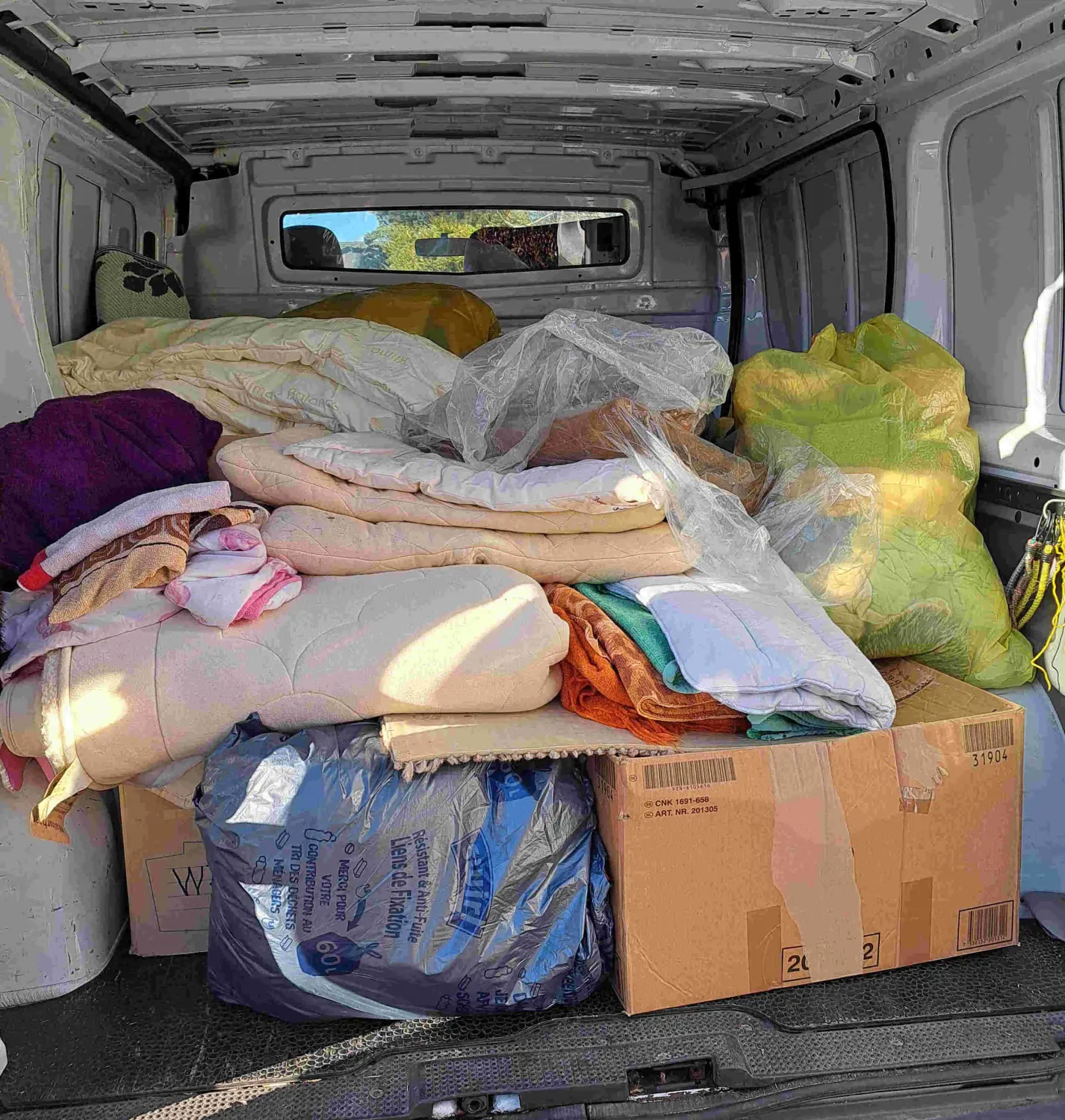 Tierschutz Franziskus - Tierstation Nitra Kartons Gepäck