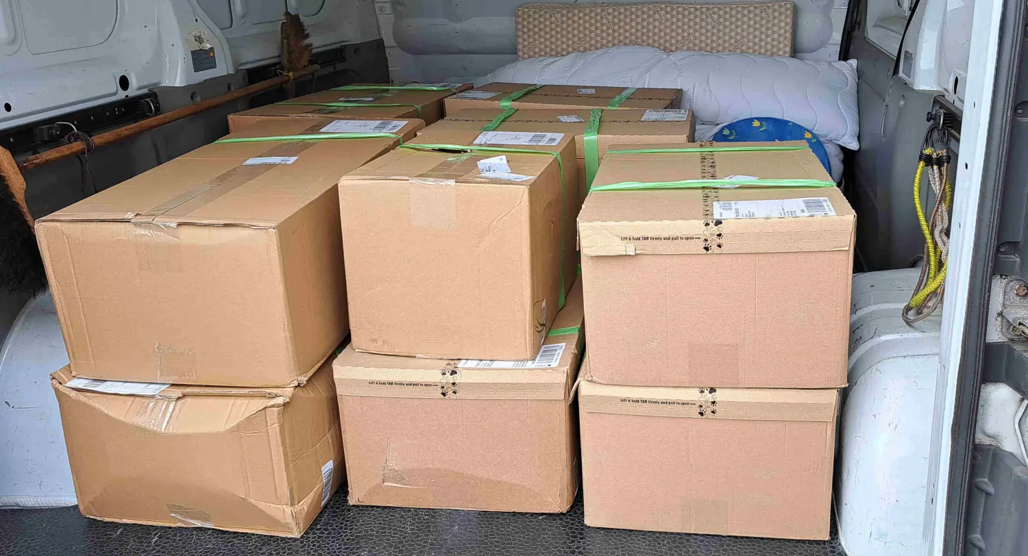 Tierschutz Franziskus - Tierstation Nitra Kartons Gepäck